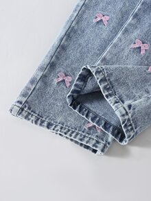 SHEIN 女童牛仔長褲，四季新款，可愛趣味復古牛仔女郎淺藍色，彈性腰頭，粉色蝴蝶結刺繡，雪洗，直筒寬腿 - 淺色水洗藍 - 查看 7