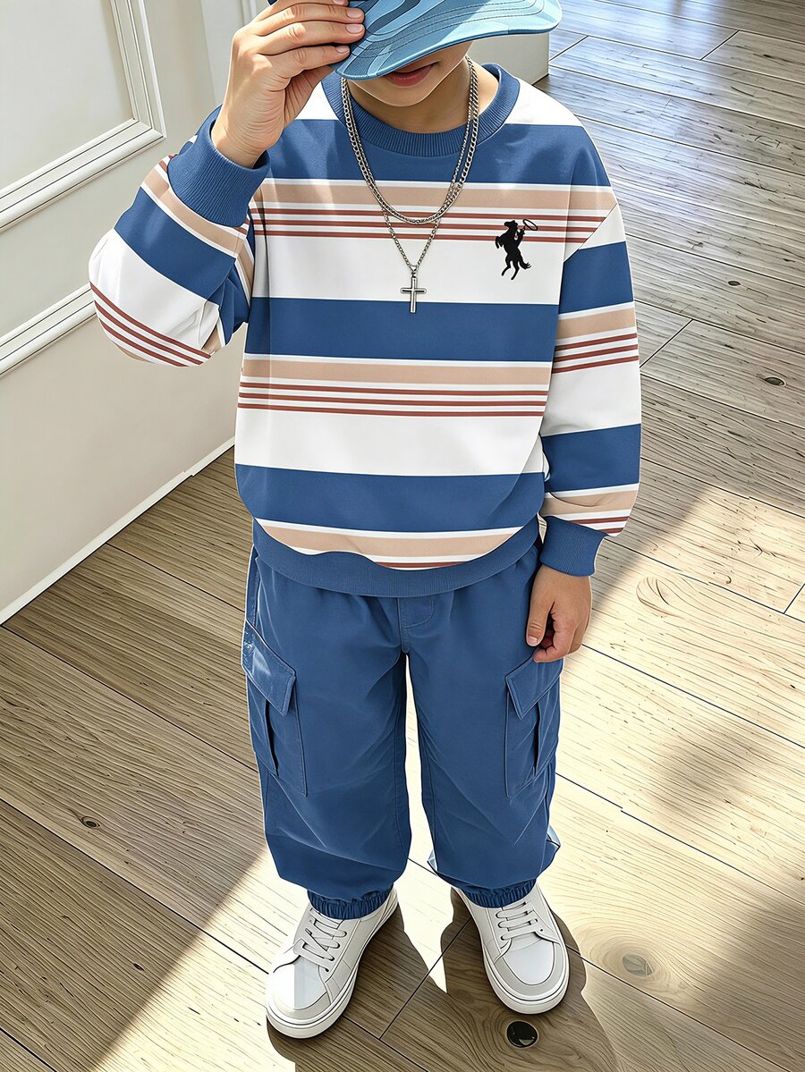 Genkimix Kids 2件組男孩休閒運動套裝,大學街頭風,衛衣+長褲。適合日常穿著、上學、旅行、運動,春秋季節。整體簡約優雅,舒適時尚,打造休閒時尚造型,是男孩衣櫥的實用時尚選擇。 - 藍色 - 查看 1