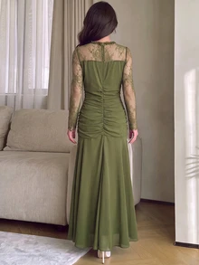 Modelyn 高領透視花卉蕾絲長袖洋裝，前綁帶蝴蝶結抓皺腰身，飄逸派對晚宴婚禮淺藍色秋季浪漫優雅 - 軍綠色 - 查看 2