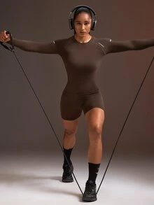 Powerista طقم نسائي من قطعتين تي شيرت بني بدون خياطة بأكمام طويلة وشورت - بني - مشاهدة 4