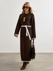 SHEIN فستان ماكسي محبوك مضلع باللون البني الشوكولاتة مع ألواح جانبية باللون الكريمي المتباين، حزام خصر قابل للتعديل - بني - مشاهدة 5