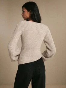 Poéselle 女款優雅羅紋提花不對稱下擺保暖毛衣，秋冬針織上衣，適合上班、約會、度假、派對與節日穿搭 - 杏色 - 查看 3