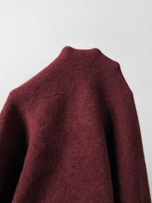 SHEIN 新款秋冬法式慵懶不對稱針織披肩女款 高領鈕扣設計短袖寬鬆版型 - 酒紅色 - 查看 5
