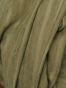 Nöista Jaket Ringan dengan Detail Piping Kontras dan Tali Pengikat - Hijau Tentara - View 10