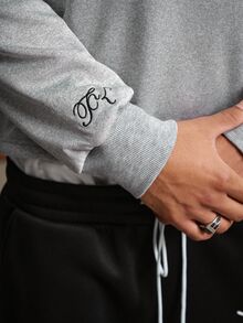 TOKVUE 男士萬聖節美式風格純色圓領套頭衛衣，寬鬆廓形上衣，極簡休閒通勤上衣，復古基礎中性風，情侶套裝，節日禮物首選，男士秋季內搭套頭衛衣 - 灰色 - 查看 4