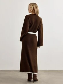 SHEIN فستان ماكسي محبوك مضلع باللون البني الشوكولاتة مع ألواح جانبية باللون الكريمي المتباين، حزام خصر قابل للتعديل - بني - مشاهدة 2