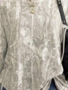 SHEIN EZwear 秋季新款迷彩樹枝水洗效果圓領長袖寬鬆上衣，適合秋季、日常通勤、聚會、秋冬春夏、聖誕節、新年、感恩節、派對、婚禮、海灘、畢業典禮、優雅、外出、約會、通勤、情人節、優雅、度假、Y2K、畢業典禮等場合 - 彩色 - 查看 3