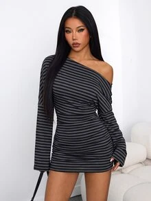 Vivamere 女款時尚性感純色不對稱領口迷你洋裝，條紋優雅休閒穿搭 - 黑色 - 查看 10