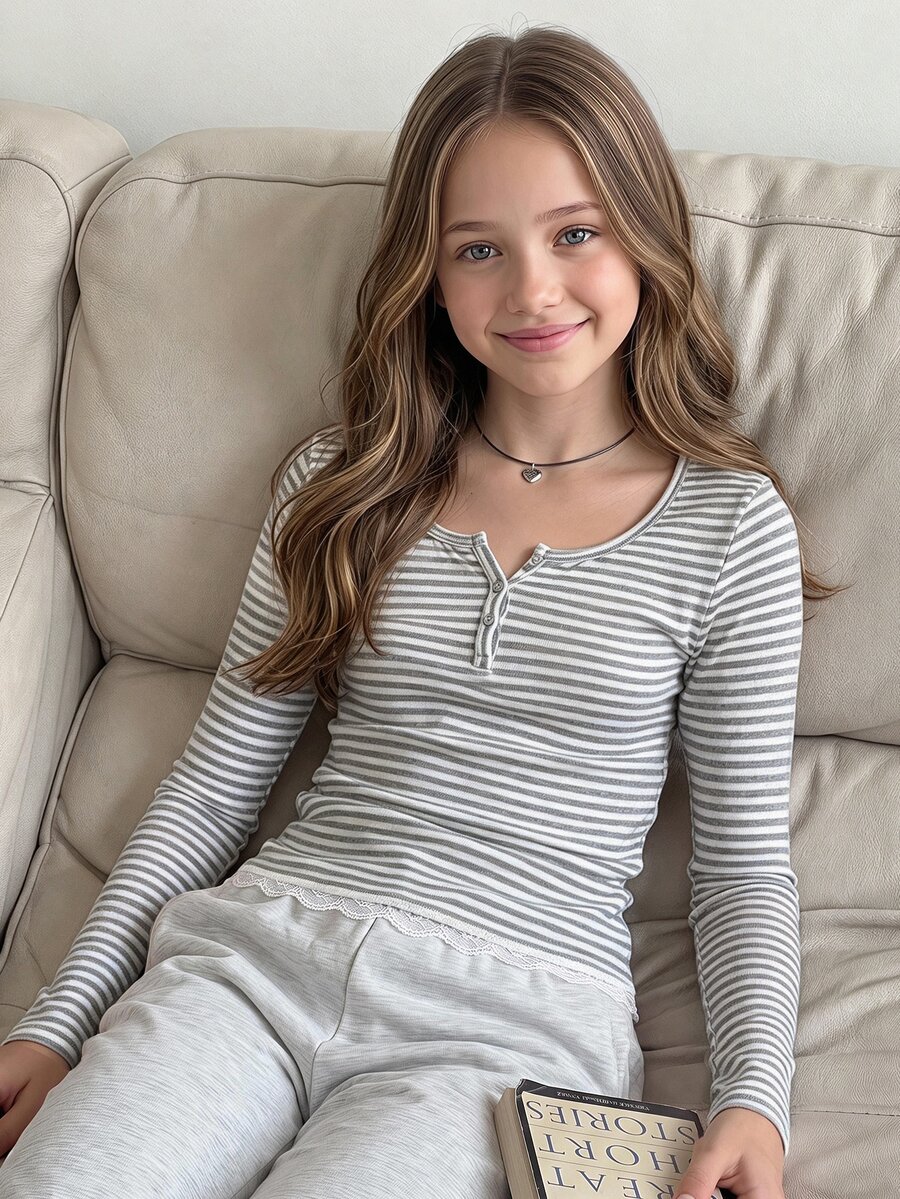 SHEIN Tween Girl 童女兒童針織灰色條紋寬鬆大尺寸圓領長袖休閒蕾絲拼接下擺T恤 - 灰色 - 查看 1