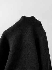 SHEIN 秋冬新款法式慵懶不對稱針織披肩女款 高領鈕扣設計短袖寬鬆版型 - 黑色 - 查看 4