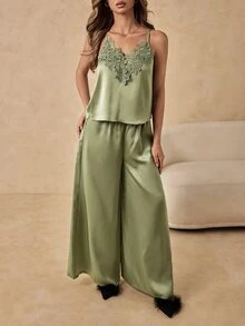 HautHeat طقم بيجامة نسائي من ملابس علوية كاميسول مزين بالتطريز وبنطال طويل - أخضر عسكري - مشاهدة 5