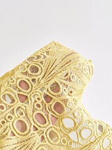 Soleia 女款鏤空設計串珠拼接時尚細肩帶背心 - 淡黃色 - 查看 6