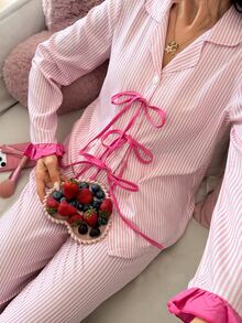 SweetSlumber Set Piyama Wanita Kasual untuk di Rumah: Celana Panjang Lengan Panjang Motif Garis-garis dengan Warna Kontras dan Hiasan Pita - MultiWarna - View 6
