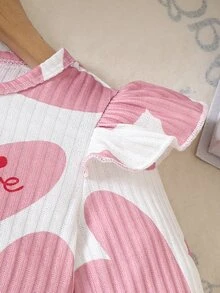 女童秋冬 T-shirt 套裝，針織面料，粉色愛心與字母印花圖案，長袖，圓領，荷葉袖，收腰，裙擺上衣搭配粉色純色高彈力修身長褲，可愛甜美舒適休閒套裝，適合年輕女孩日常穿著、上學、外出、度假、派對、節日，秋冬季節 - 粉色 - 查看 7