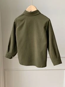SHEIN 男童橄欖綠工裝襯衫，時尚開襟多功能實用上衣，長袖休閒全開扣單口袋襯衫，輕量純色短袖領襯衫，時尚夏季日常穿搭，春秋男童服飾，適合生日派對、旅行、聚會 - 橄欖綠 - 查看 2