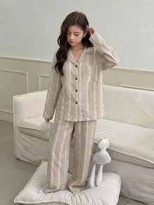Dazy Kids 女孩極簡翻領短袖寬鬆上衣與休閒直筒條紋長褲兩件套家居服 (大號) - 卡其色 - 查看 4