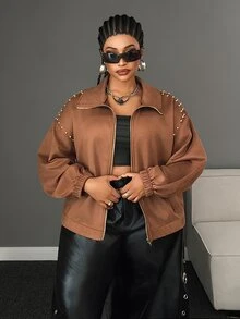 Maweii Jaket Suede Imitasi Lengan Panjang Ukuran Plus Elegan Gaya Streetwear dengan Dekorasi Rivet di Bahu, Resleting Depan, dan Hem Elastis - Coklat - View 3