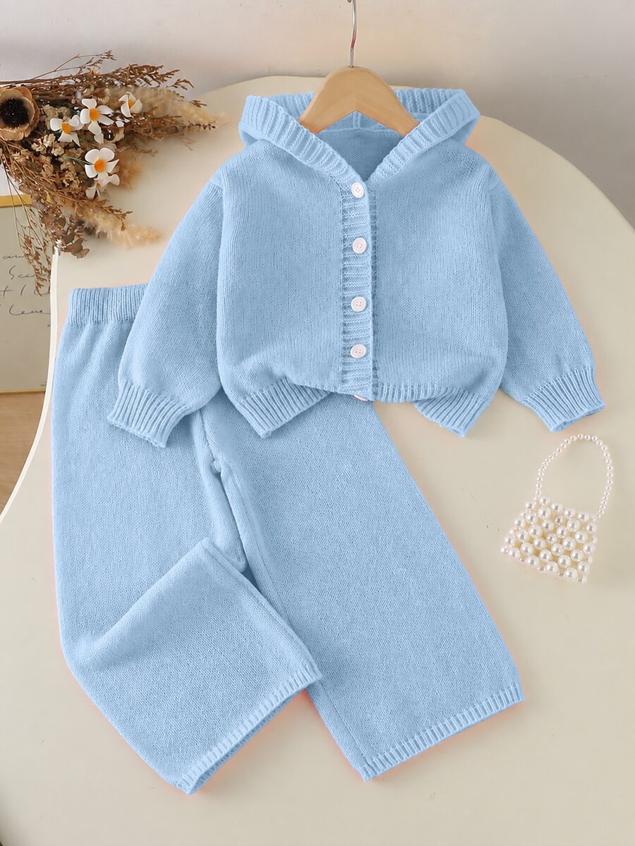 SHEIN Sparklyn 2件組少女毛衣套裝,柔軟保暖奶油黃百搭V領連帽單排扣開襟衫搭配同款直筒毛衣長褲,甜美可愛風,適中厚度,整齊下擺,貼身袖口,親膚柔軟,亮色調,適合日常休閒、上學、旅行、聚會等場合,秋冬必備 - 藍色 - 查看 1