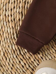 SHEIN Áo nỉ tay dài màu trơn cho bé trai với họa tiết gấu dễ thương, cổ tròn bo gân, chất dệt kim mềm mại, áo kiểu thường ngày phù hợp mặc hàng ngày vào mùa thu và mùa đông - màu nâu - Xem 6