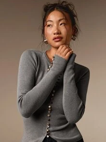 COSMINA 女款休閒優雅瑪瑙鈕扣淺棕色針織上衣 - 灰色 - 查看 5