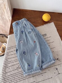 SHEIN 女嬰休閒柔軟可愛花卉刺繡卡其色牛仔寬鬆錐形褲，秋冬款，女嬰返校服裝，幼兒牛仔褲，聖誕節 - 淺色水洗藍 - 查看 4
