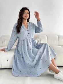 SHEIN Essnce 大尺碼女款蘋果型身材黑色花卉長袖中長洋裝，秋季休閒時尚可愛野餐度假風，寬鬆舒適秋季穿搭 - 淺藍色 - 查看 4