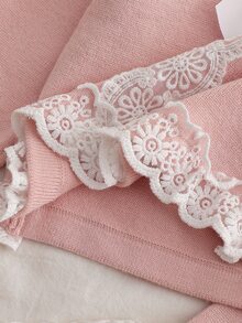 SHEIN 新生兒嬰兒針織套頭圓領長袖毛衣連身衣，附厚蕾絲飾邊、拼色蝴蝶結，搭配細針織連腳褲與針織帽，舒適秋冬穿著，3件套，優雅甜美，適合日常穿著 - 淺粉色 - 查看 3