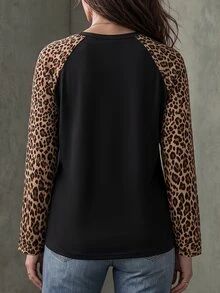 Linhara CURVE Plus Striped Print V Neck Tee Graphic Tees Women Tops - Black - View 2