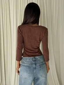 Aloruh 初秋深V領返校季中袖修身藍綠色女款T恤，外出穿搭 - 棕色 - 查看 2