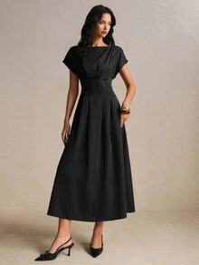 Poéselle 女款條紋船領蝙蝠袖短袖洋裝 休閒優雅職場商務辦公穿搭 返校季 正式夏季 教師節 - 黑色 - 查看 3