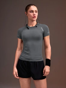 Powerista 女款字母印花插肩袖短袖運動機能上衣 T-shirt 無縫健身訓練跑步休閒健身房露背運動休閒外穿上衣 - 灰色 - 查看 4