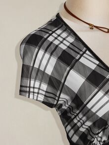 SHEIN ICON Plus Size Retro 1960s Sexy Millennial Style Y2K Simple Casual Elegant Commuter Deep V-Neck Brown Plaid Preppy Velvet Ribbon Dress Birthday - Black and White - View 7