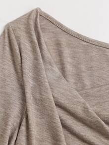 Sweetra Model Baru Fashion Wanita: Atasan Tank Top Rajut Elastis dengan Bahu Terbuka dan Warna Kontras, 2 in 1, Lengan Panjang, dengan Pinggang Berkerut dan Hem Warna Kontras - Khaki - View 6