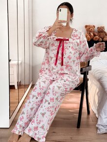 Napfluff CURVE Napfluff CURVE طقم بيجامة مقاس كبير بطبعة عيد الميلاد مع كشكشة وياقة مربعة وفيونكة زخرفية وأكمام طويلة وبنطال طويل - وردي فاتح - مشاهدة 3