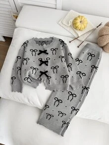 SHEIN 少女針織套裝 2 件組，圓領開襟衫配提花蝴蝶結設計，精緻重工 + 針織長褲，舒適柔軟粉色甜美休閒優雅簡約女款日常穿搭，適合秋冬旅行出遊派對戶外 - 灰色 - 查看 1
