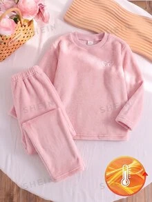 Genkimix Kids 女童蝴蝶結與愛心印花毛絨長袖上衣與長褲休閒舒適2件式居家服套裝，上衣附口袋愛心印花搭配滿版愛心印花長褲，保暖舒適面料，適合秋冬居家休閒、假日派對與親子穿搭 - 粉色 - 查看 9