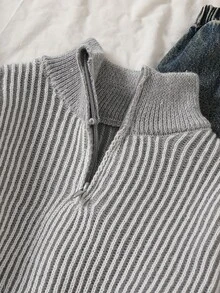 SHEIN 男童新款秋冬時尚灰白半拉鍊開襟針織衫，中領/Polo/圓領套頭衫，落肩長袖針織，柔軟舒適面料，適合休閒外出、聚會、校園、假期、購物等多種場合，秋季單穿，冬季可作內搭 - 淺灰色 - 查看 3