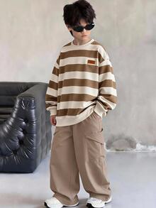 SHEIN Little Byeori 2件組男童休閒百搭寬鬆圓領條紋衛衣與卡其色工裝褲套裝，適合秋冬、學校、家庭聚會、度假、派對，男孩套裝 - 彩色 - 查看 2