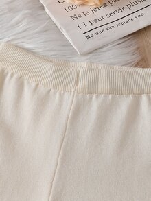少女黑白針織兩件套服裝，優雅秋季毛衣套裝，附荷葉領與3D珍珠裝飾，親子款長褲套裝 - 米色 - 查看 7