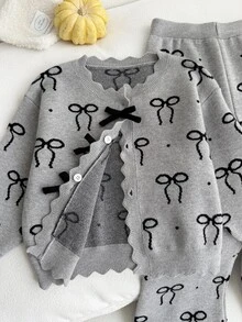 SHEIN 少女針織套裝 2 件組，圓領開襟衫配提花蝴蝶結設計，精緻重工 + 針織長褲，舒適柔軟粉色甜美休閒優雅簡約女款日常穿搭，適合秋冬旅行出遊派對戶外 - 灰色 - 查看 8