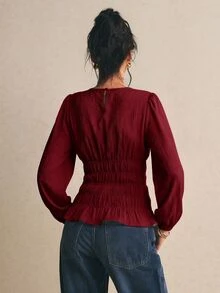 Poéselle 女款米色圓領泡泡袖鬆緊腰下擺荷葉邊上衣，優雅長袖風格，紋理百褶設計，夏季女士茶會上衣 - 酒紅色 - 查看 2