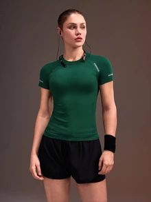 Powerista 女款字母印花插肩袖短袖運動機能上衣 T-shirt 無縫健身訓練運動跑步休閒健身房露背運動休閒外穿上衣 - 軍綠色 - 查看 4