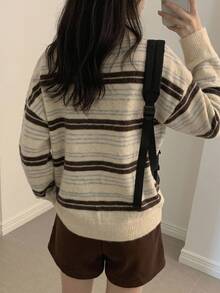 DAZY Sweater Lengan Panjang Wanita Motif Garis-Garis Kontras Warna dengan Kancing Setengah Plaket untuk Musim Gugur - Krem - View 2