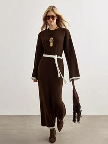 SHEIN فستان ماكسي محبوك مضلع باللون البني الشوكولاتة مع ألواح جانبية باللون الكريمي المتباين، حزام خصر قابل للتعديل - بني - مشاهدة 7