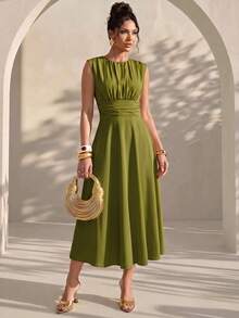 Structelle Round Neck Ruched Solid Color Waist-Cinching Long Elegant Dress - Green - View 5