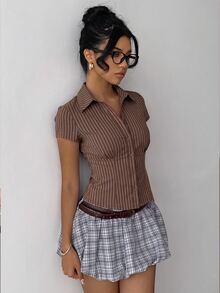 Aloruh 女款優雅通勤日常簡約百搭旅行辦公短袖收腰百褶襯衫，棕色條紋T恤，休閒簡約復古優雅通勤百搭保暖，女款秋季服飾，秋季穿搭，女款通勤穿搭，百搭上衣，外出穿搭，機場穿搭 - 白色 - 查看 7