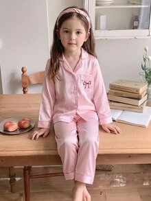 SHEIN 女童甜美可愛優雅休閒日常舒適梭織緞面仿絲綢布料粉色蝴蝶結印花開襟長袖上衣與長褲2件套居家服 - 淺粉色 - 查看 7