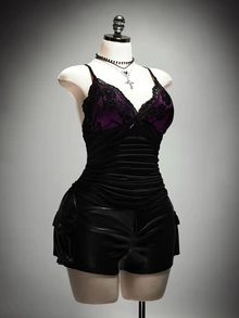 SHEIN ICON 女款大尺碼復古性感千禧風 Y2K 暗黑哥德風黑紅配色拼接對比蕾絲收腰抓褶修身細肩帶背心 - 彩色 - 查看 7