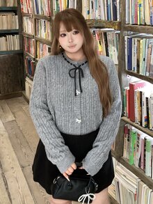 Bijouette Áo cardigan len tay dài màu xám size lớn với cổ nơ, che bụng và hông, tôn dáng cho dáng người quả lê và quả táo, phù hợp mọi size, không bó sát, phong cách Nhật Bản nhẹ nhàng cho đi làm, hẹn hò, du lịch và thư giãn - Xám - Xem 1