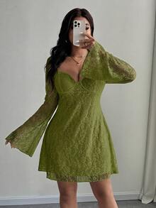 SHEIN Unity 大尺碼優雅白色蕾絲喇叭袖洋裝，秋季女款婚禮雞尾酒會約會晚裝 - 綠色 - 查看 2
